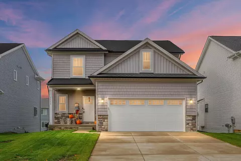 2145 Rolling Hills Dr, Holly, MI 48442