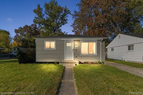 1313 E Harry Ave, Hazel Park, MI 48030
