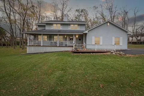 9327 Lake Crest Dr, Whitmore Lake, MI 48189