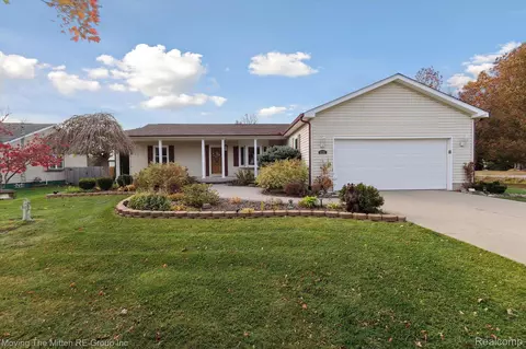 9210 Ozga St, Romulus, MI 48174