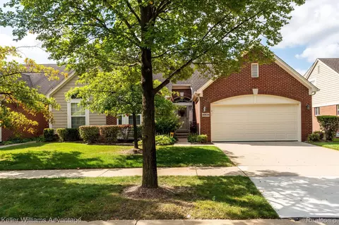 40638 Lenox Park Dr, Novi, MI 48377