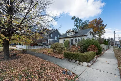 221 Pingree Blvd, Royal Oak, MI 48067