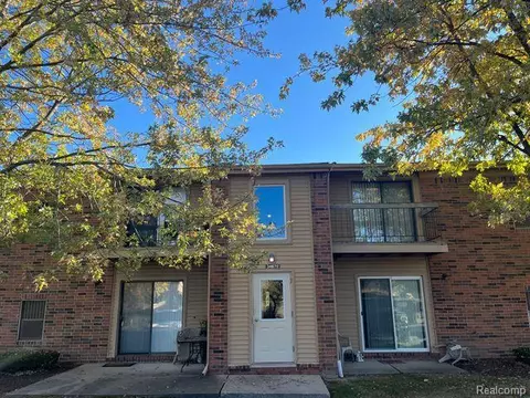 34670 Clarkson Dr W #40, Fraser, MI 48026