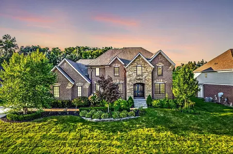 10486 Stoney Point Dr, Green Oak, MI 48178
