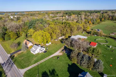 2135 E Coldwater Rd, Genesee, MI 48505 photo 3