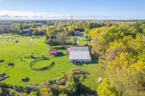 2135 E Coldwater Rd, Genesee, MI 48505