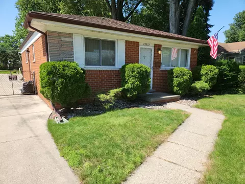 22632 Violet St, Saint Clair Shores, MI 48082