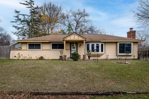 3396 Lotus Dr, Waterford, MI 48329