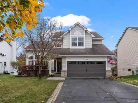 1182 Oakmont Dr, Oxford, MI 48371