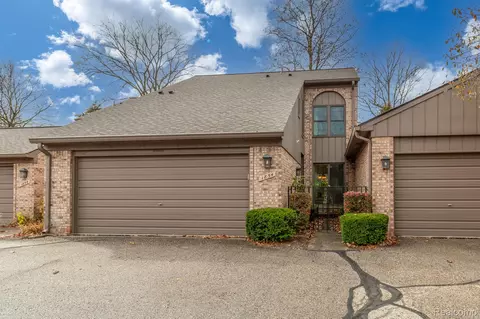1854 Jenny Ln, Rochester Hills, MI 48309
