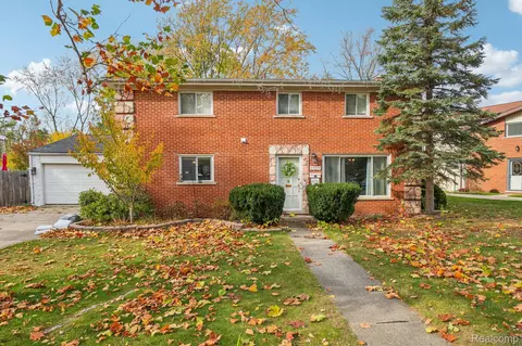 19211 Osmus St, Livonia, MI 48152