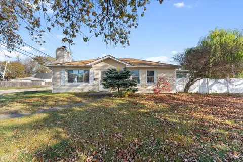 13627 Helen St, Southgate, MI 48195