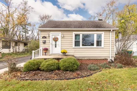 22827 Power Rd, Farmington, MI 48336