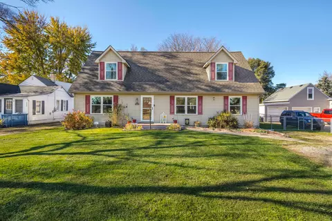 39345 Shoreline Dr, Harrison, MI 48045