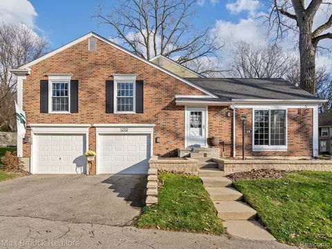 1230 Kings Cv, Rochester Hills, MI 48306