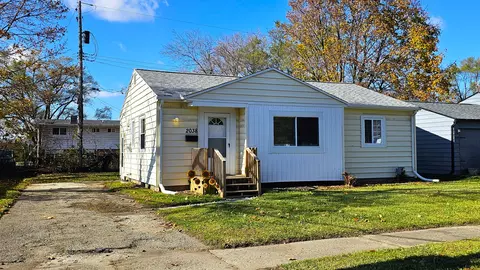 2038 Wood Ln, Flint, MI 48503