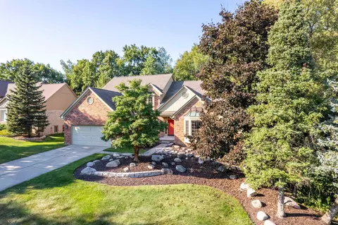 2160 Reagan Dr, Rochester Hills, MI 48309
