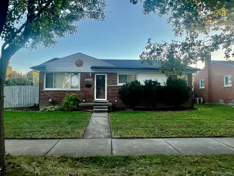 32554 Van Dover St, Saint Clair Shores, MI 48082