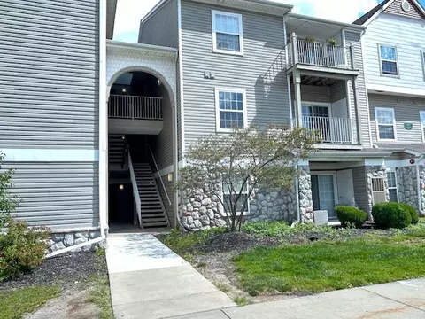 15900 Silver Pkwy #202, Fenton, MI 48430