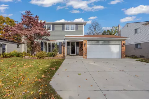 4335 Burssens Dr, Warren, MI 48092
