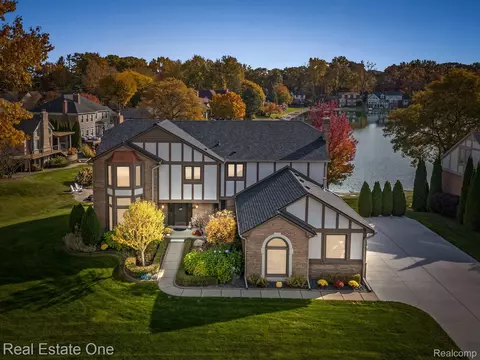 54438 Sherwood Ln, Shelby Township, MI 48315