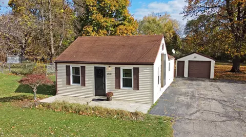 2830 Deland Rd, Waterford, MI 48329