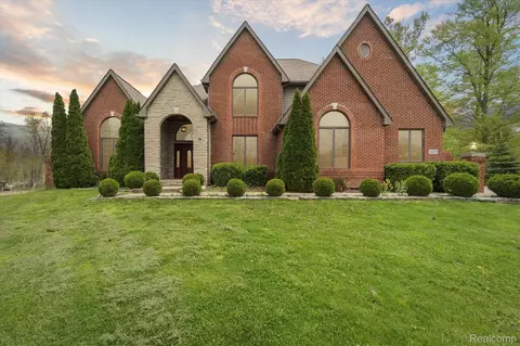 4212 Mill Lake Rd, Orion, MI 48360