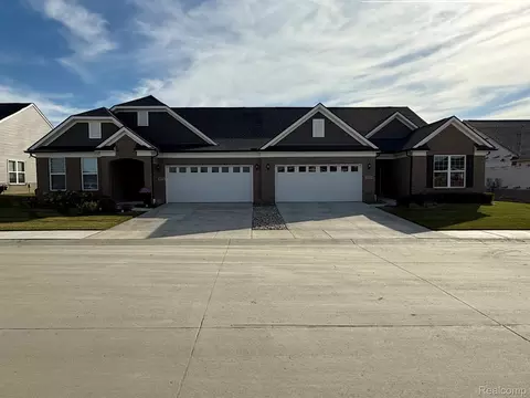 42759 Arbor Dr, Clinton Township, MI 48038
