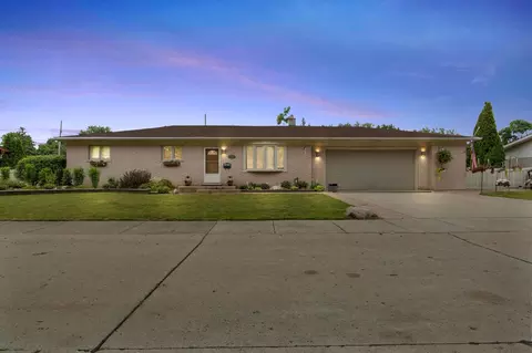 15729 S Midway Ave, Allen Park, MI 48101
