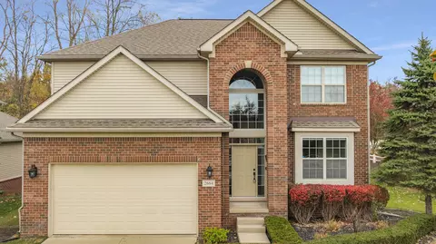 2684 Trillium Hills Dr, Commerce, MI 48382