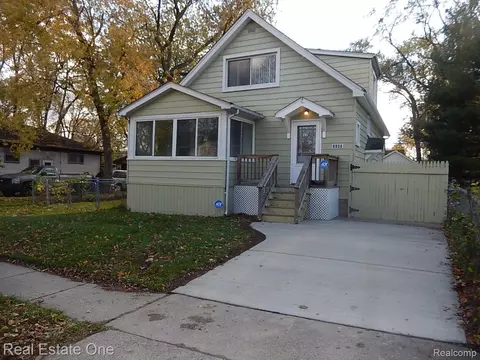 7060 Orchard Ave, Warren, MI 48091