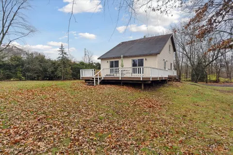 8319 Bennett Lake Rd, Tyrone, MI 48430