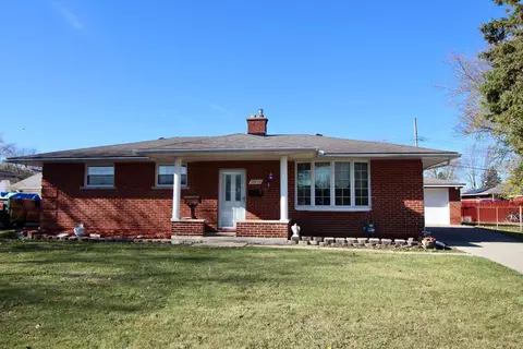 29738 Ailanthus Dr, Flat Rock, MI 48134