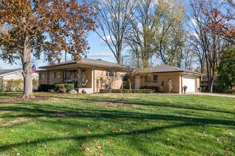 53416 Briar Dr, Shelby Township, MI 48316