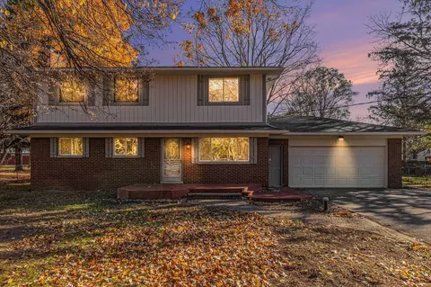 5840 Ormond Rd, White Lake, MI 48383