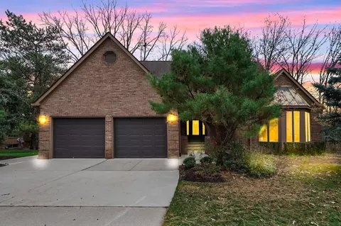 21821 Dover Crt Ct, Beverly Hills, MI 48025