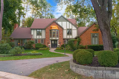 840 Hidden Pine Rd, Bloomfield Hills, MI 48304