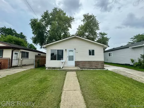 20166 Woodward St, Clinton Township, MI 48035