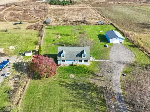 1566 Sperry Rd, Berlin, MI 48002