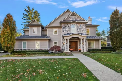3535 Burning Bush Rd, Bloomfield Hills, MI 48301