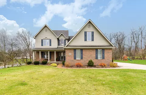 8409 Saddlewood Cir, Green Oak, MI 48116
