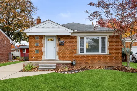 9934 Manor Ave, Allen Park, MI 48101