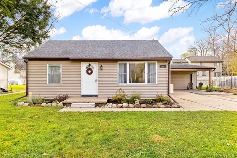 2485 Jones Rd, Waterford, MI 48327
