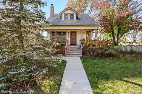 27901 Roy St, Saint Clair Shores, MI 48081