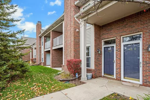 43115 Woodbridge Dr, Clinton Township, MI 48038