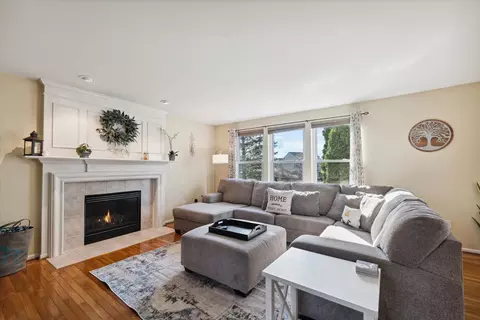 782 Deer Path Trl, Waterford, MI 48327