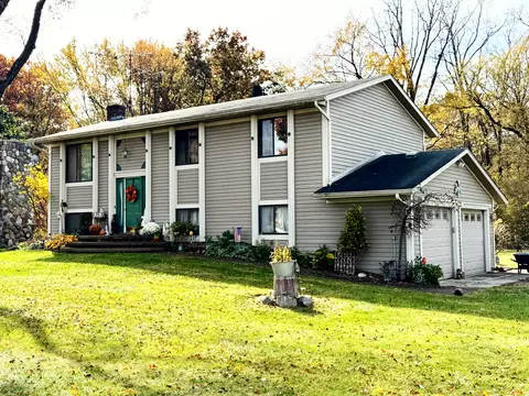 9877 Bloomhill Dr, Rose, MI 48442