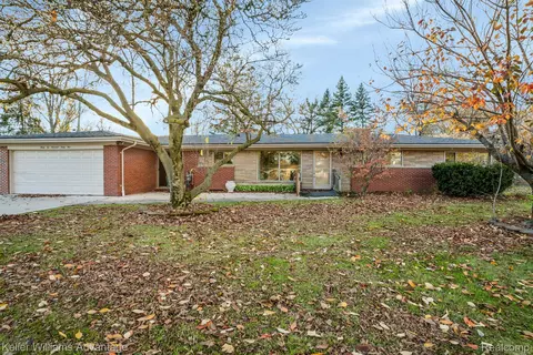 32035 Tareyton St, Farmington Hills, MI 48334