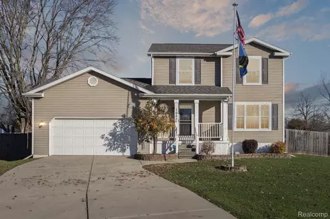 1057 Windsor St, Grand Blanc, MI 48507