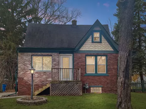3914 Grindley Park St, Dearborn Heights, MI 48125